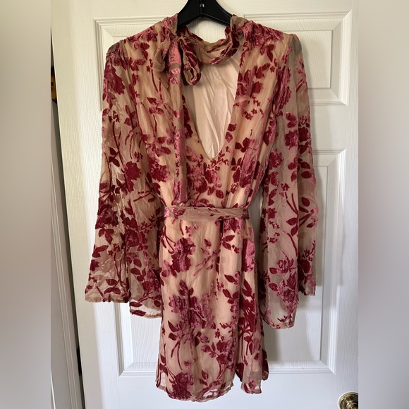 Vici Calgary Floral Tie Dress - Picture 6 of 9